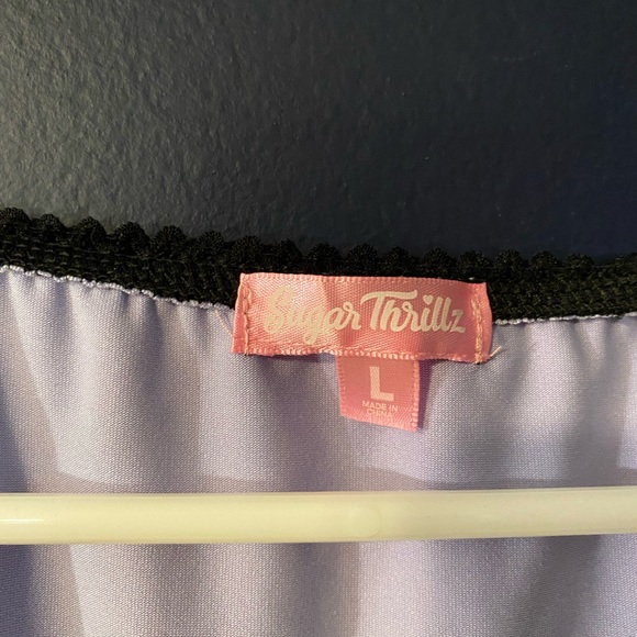 Royal Portrait Mode Mesh Crop Top - Picture 3 of 5